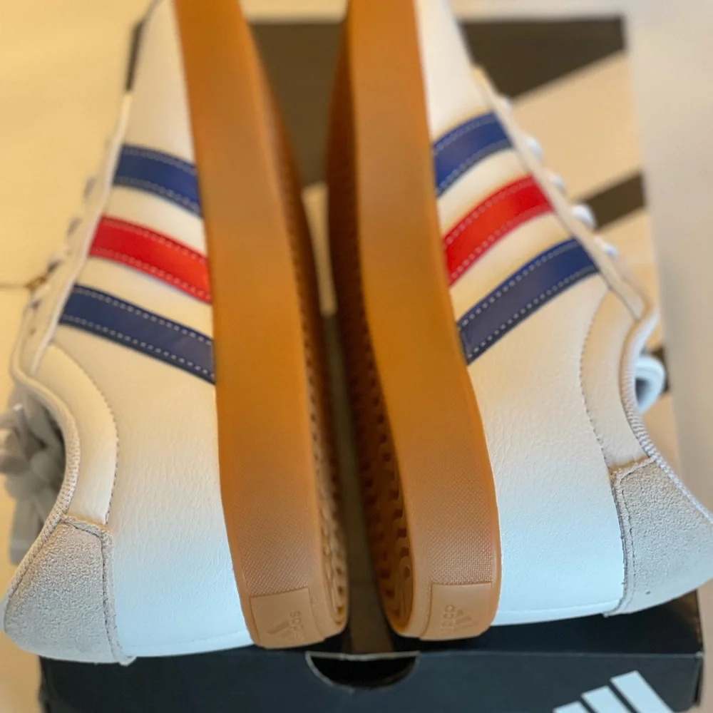 NIB ADIDAS VL COURT 3.0 KIDS CLOUD WHITE/ROYAL BLUE/BETTER SCARLET JH8721 - Picture 12 of 16